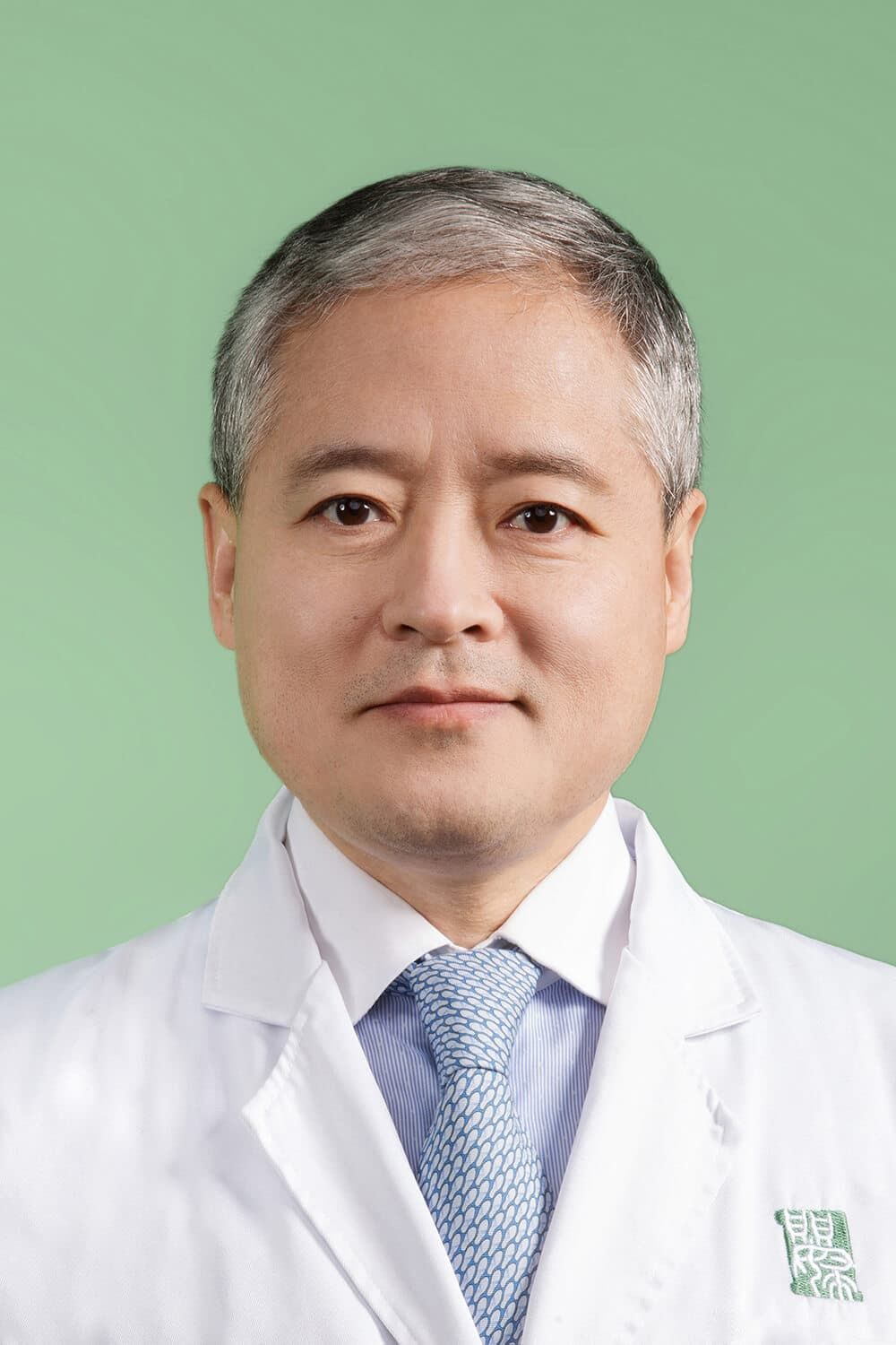 "Dr. Tony Duan Gründer und CEO  Shanghai Spring Field Hospital Management Group (China)"